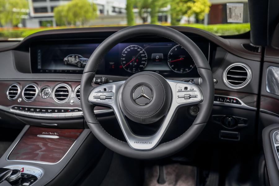 Панель приборов Mercedes-Maybach S560 (X222) 2018 года  (MY) (фото 21 из 23)